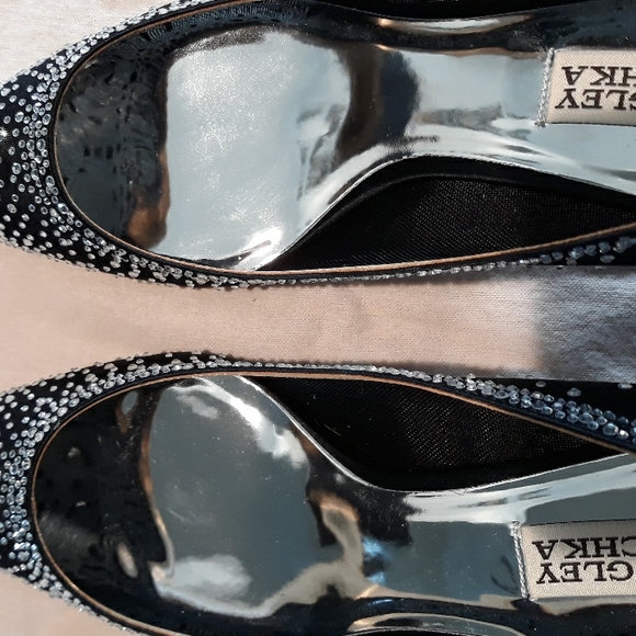 NIB Badgely Mischka EMI pumps in black - Picture 8 of 16